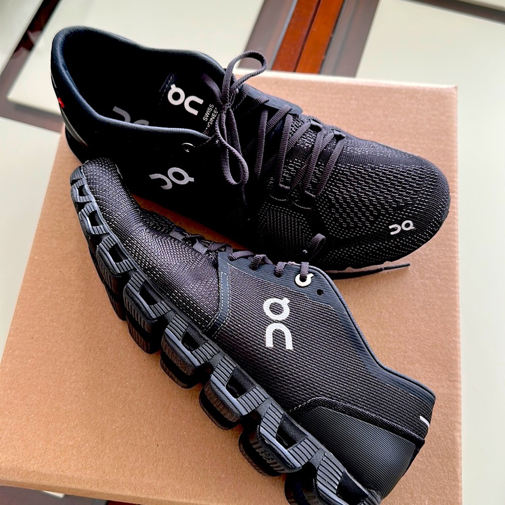 On Running shoes 10.5 Womens